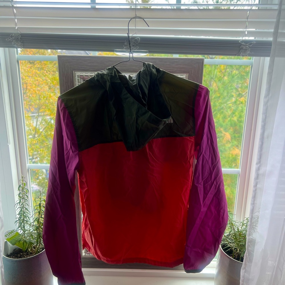 Kids gently used pullover that can also be used as Fannie pack.